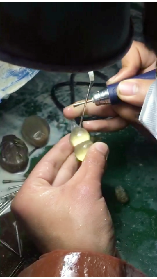 灵漠水晶天然发晶雕刻加工过程实拍